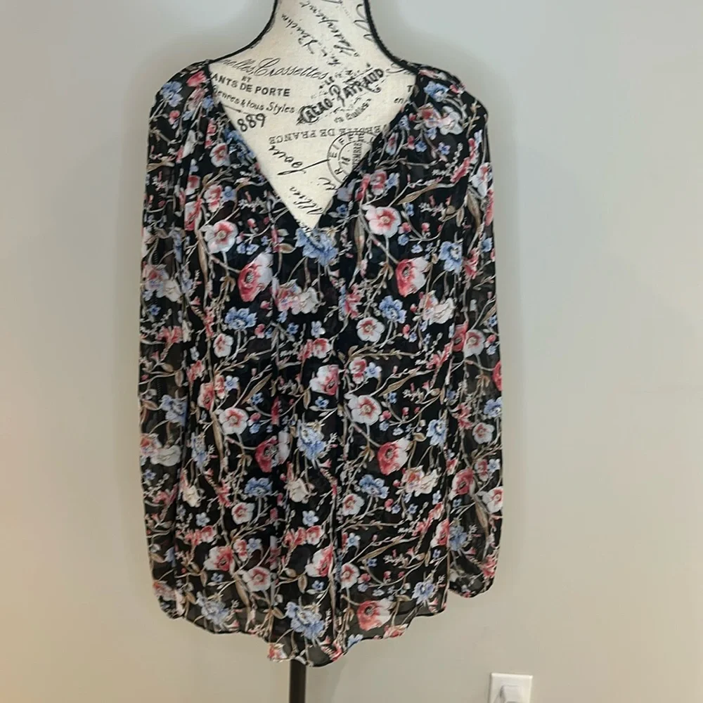 EUC WHBM Floral Pattern Flouncy Blouse Size 12 P2P 22” length 26” - Picture 2 of 7